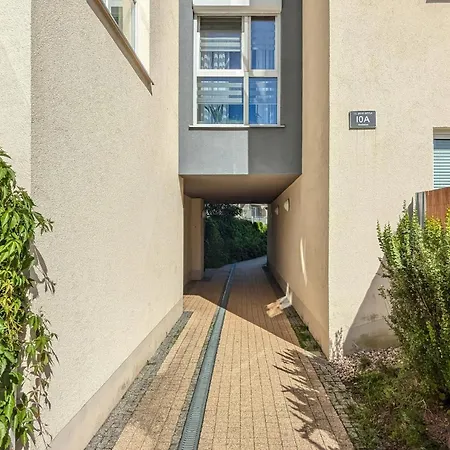 Baltic & Forest With Parking By Renters