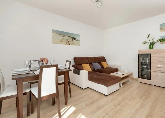 Baltic & Forest With Parking By Renters Apartment *