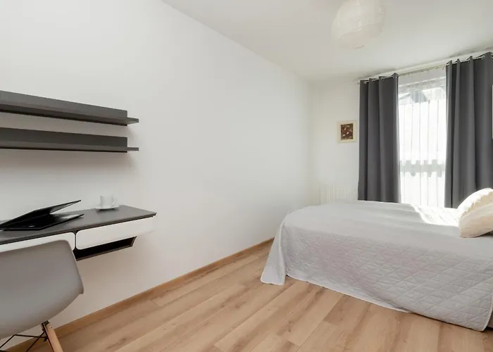 Baltic & Forest With Parking By Renters Apartment *