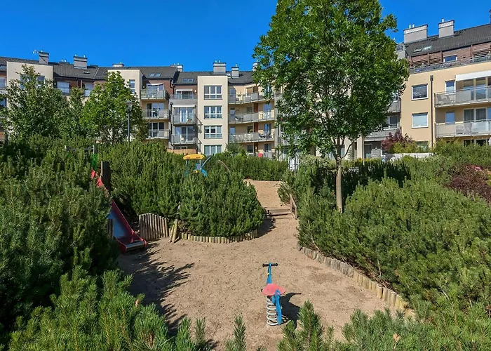 Baltic & Forest With Parking By Renters *