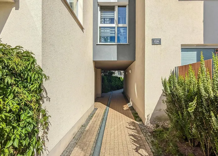 Baltic & Forest With Parking By Renters